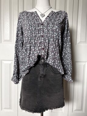 Forever 21 Ditsy Floral Button-Down Top Size Small Daisy Print Long Sleeve